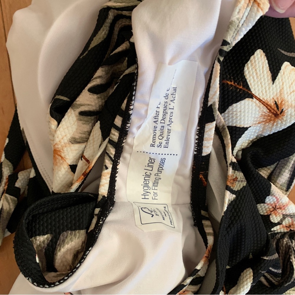NEW! ISLAND WAVES Size 3X Underwire One Piece Floral Swimsuit - Picture 7 of 7